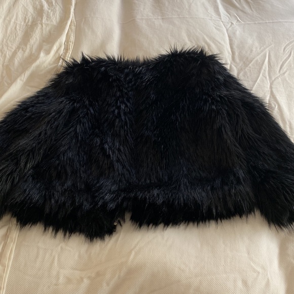 Joie black faux fur zip up jacket, beautiful! Condition - Picture 4 of 7